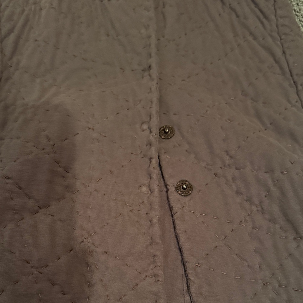 Elegant Quilted Sleeveless Coat - Picture 3 of 7